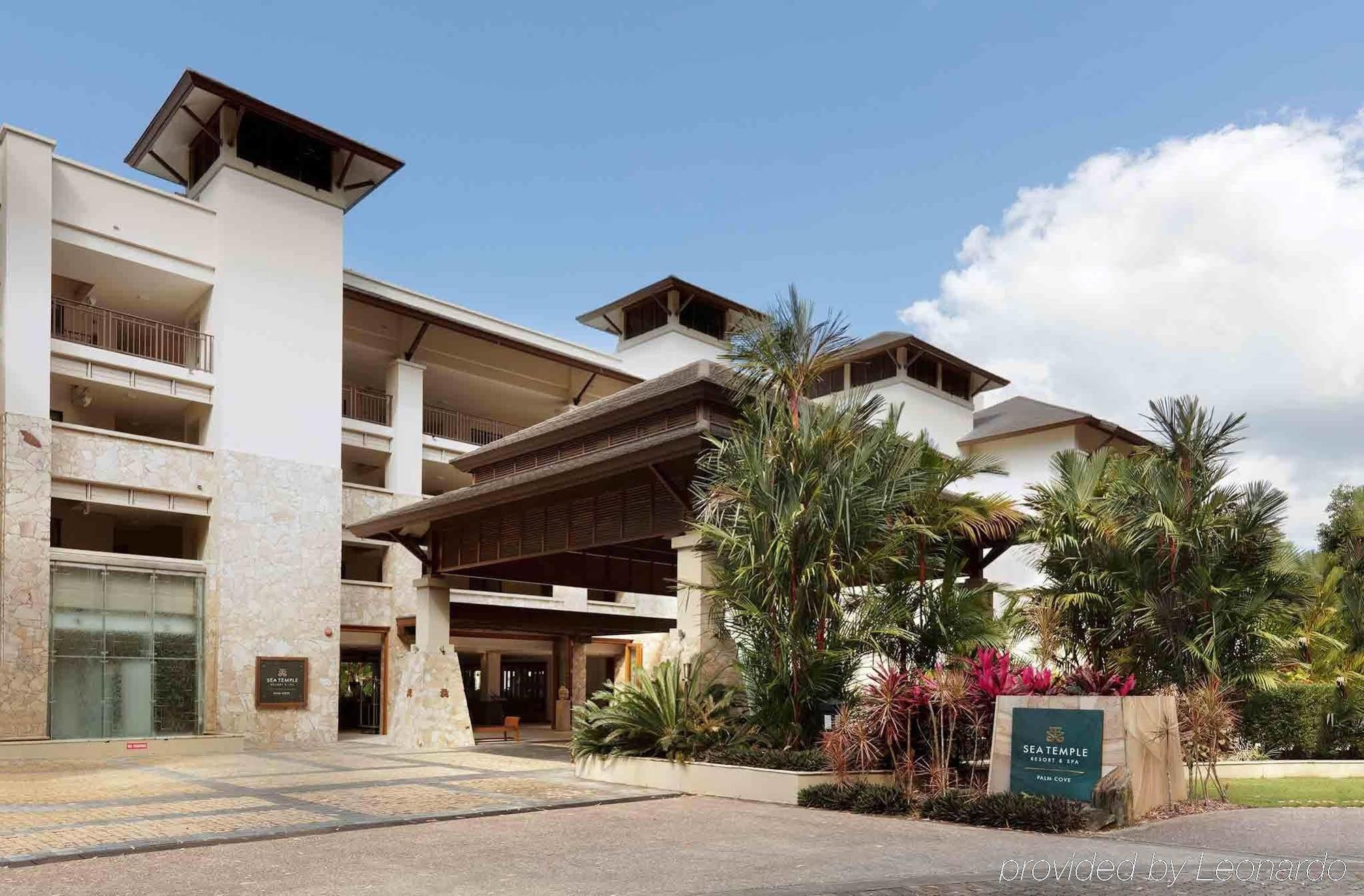 Pullman Palm Cove Sea Temple Resort & Spa Exteriör bild